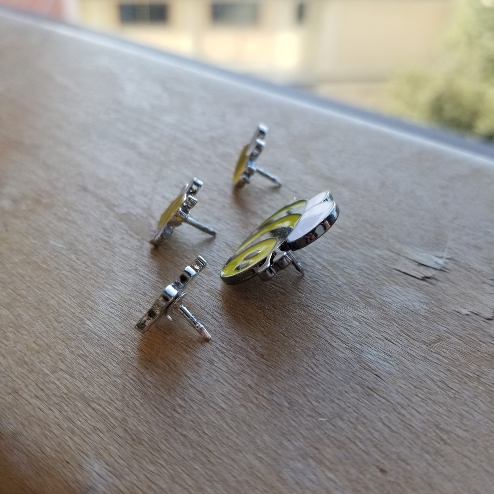 Busy Bees Pin Set - Picture 3 of 4